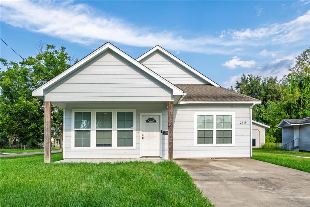 Property Photo:  2719 Center Street  LA 70601 