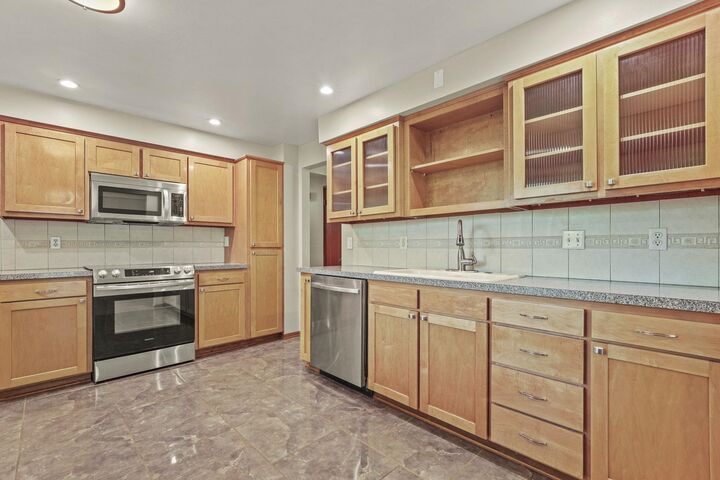 Property Photo:  407 W Shasta Way  WA 99208 