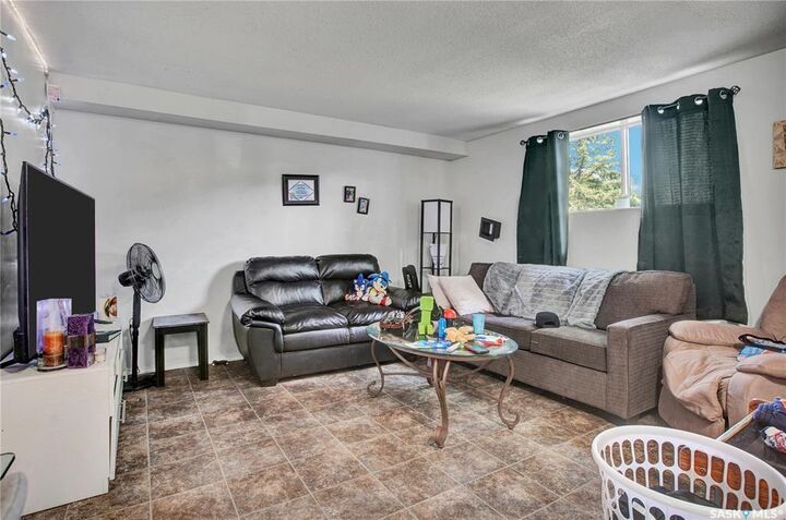 Property Photo: 327 S Avenue S SK S7M 3A1