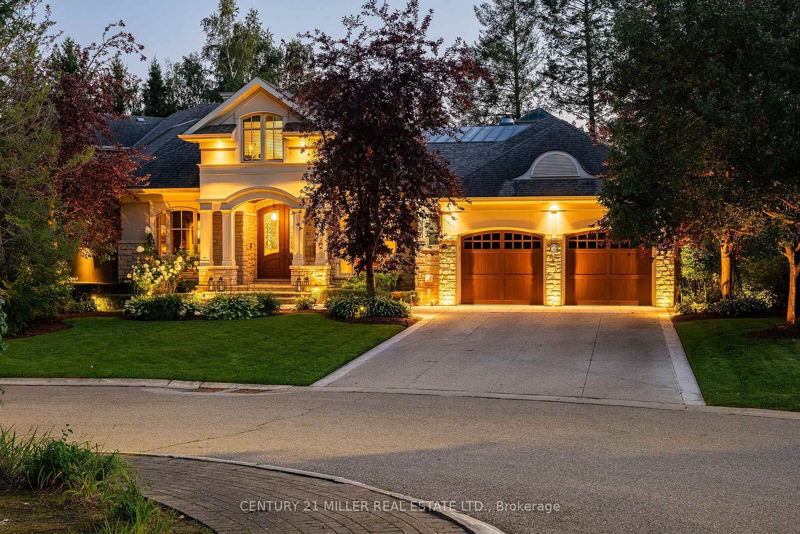 Photo de la propriété: 38 Shorewood Place ON L6K 3Y4