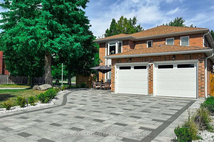 Photo de la propriété: 1223 Fawndale Road ON L1V 4M4