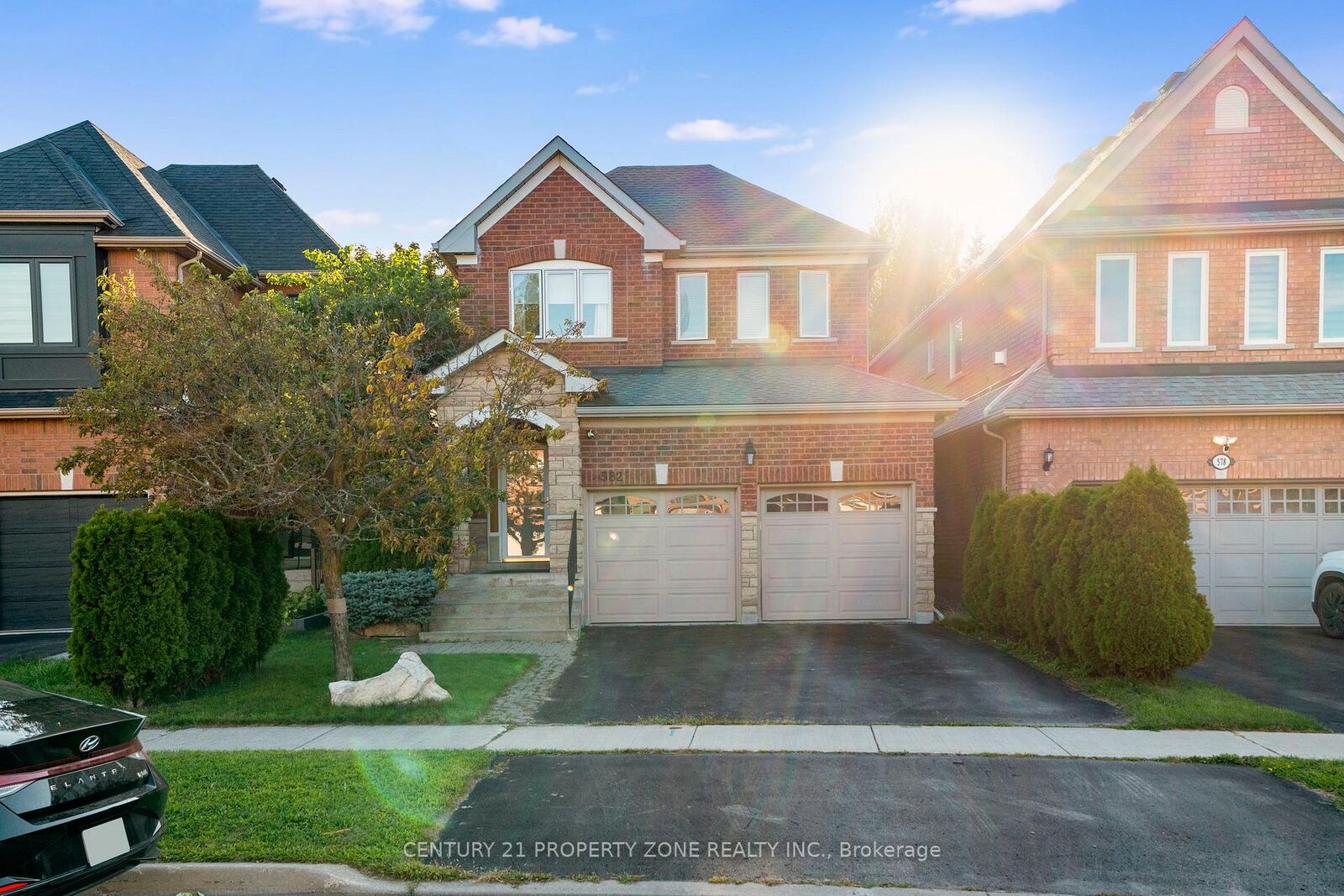Property Photo:  582 Plantation Gate  ON L3X 2C2 