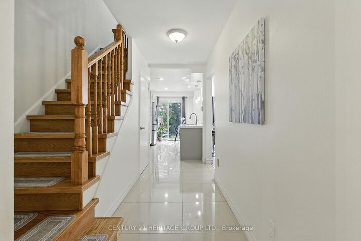 Photo de la propriété:  884 Clancey Crescent  ON L3Y 8H1 