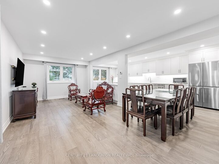 Property Photo: 36 Levitt Court ON M2R 3P9