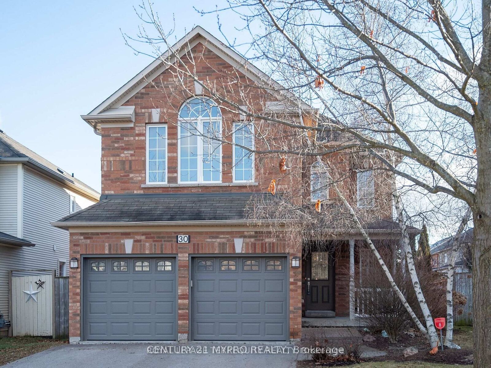 Photo de la propriété: 30 Brecken Drive ON L4P 4A5