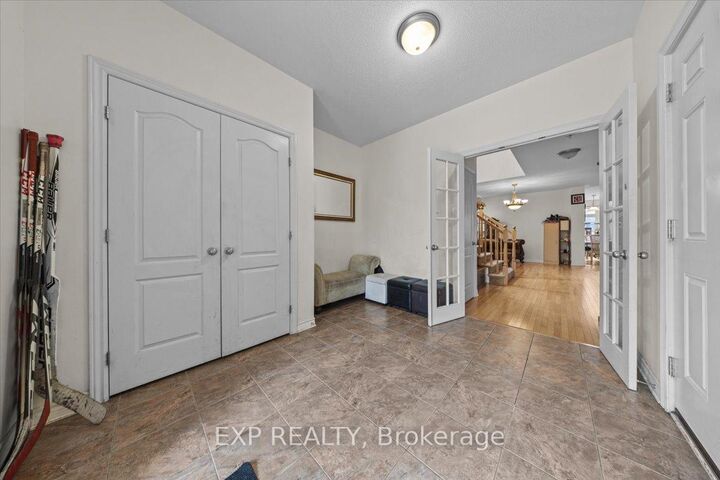 Photo de la propriété:  121 Daglan Crescent  ON K4A 0W7 