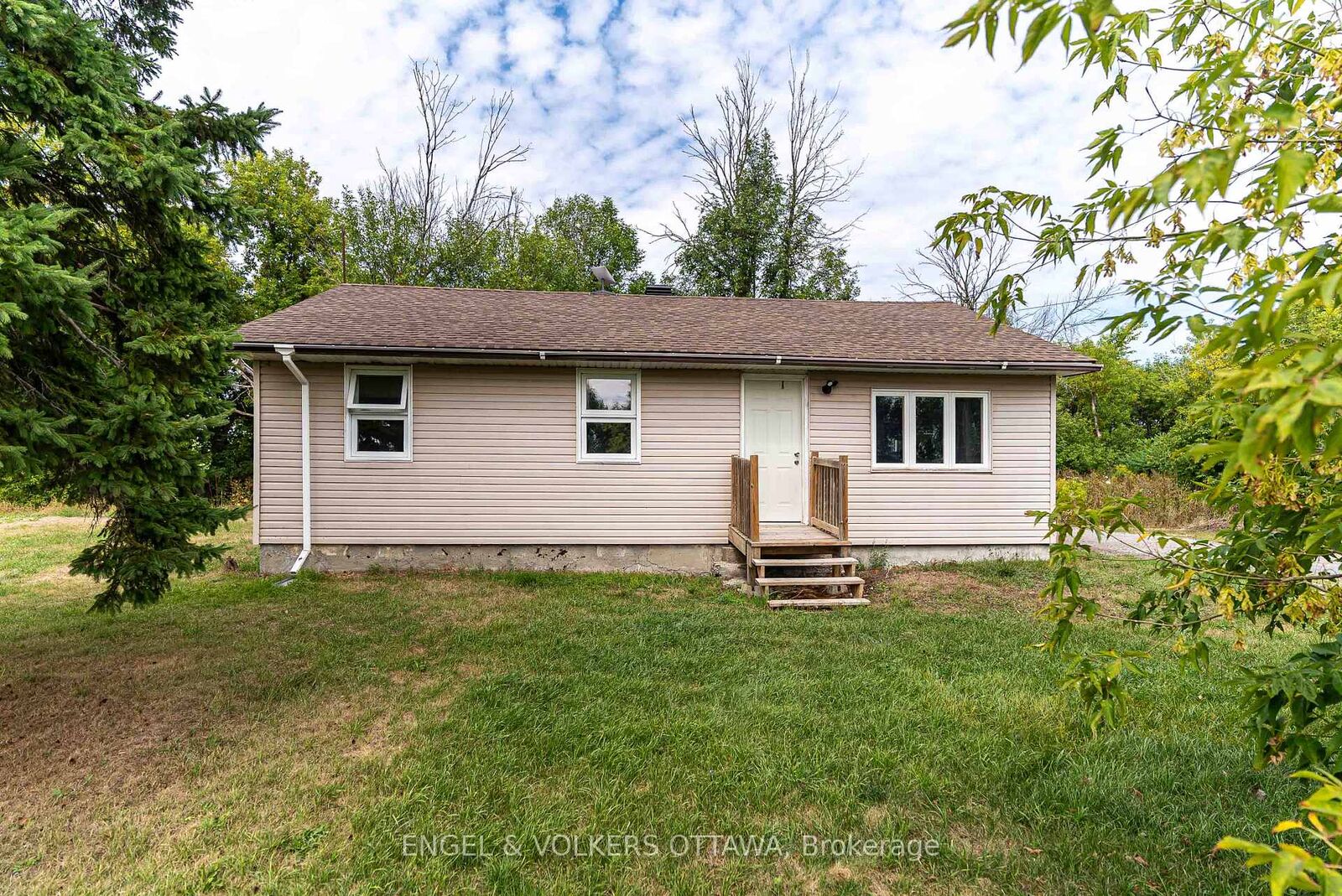 Property Photo: 7321 Snake Island Road ON K4P 1N2