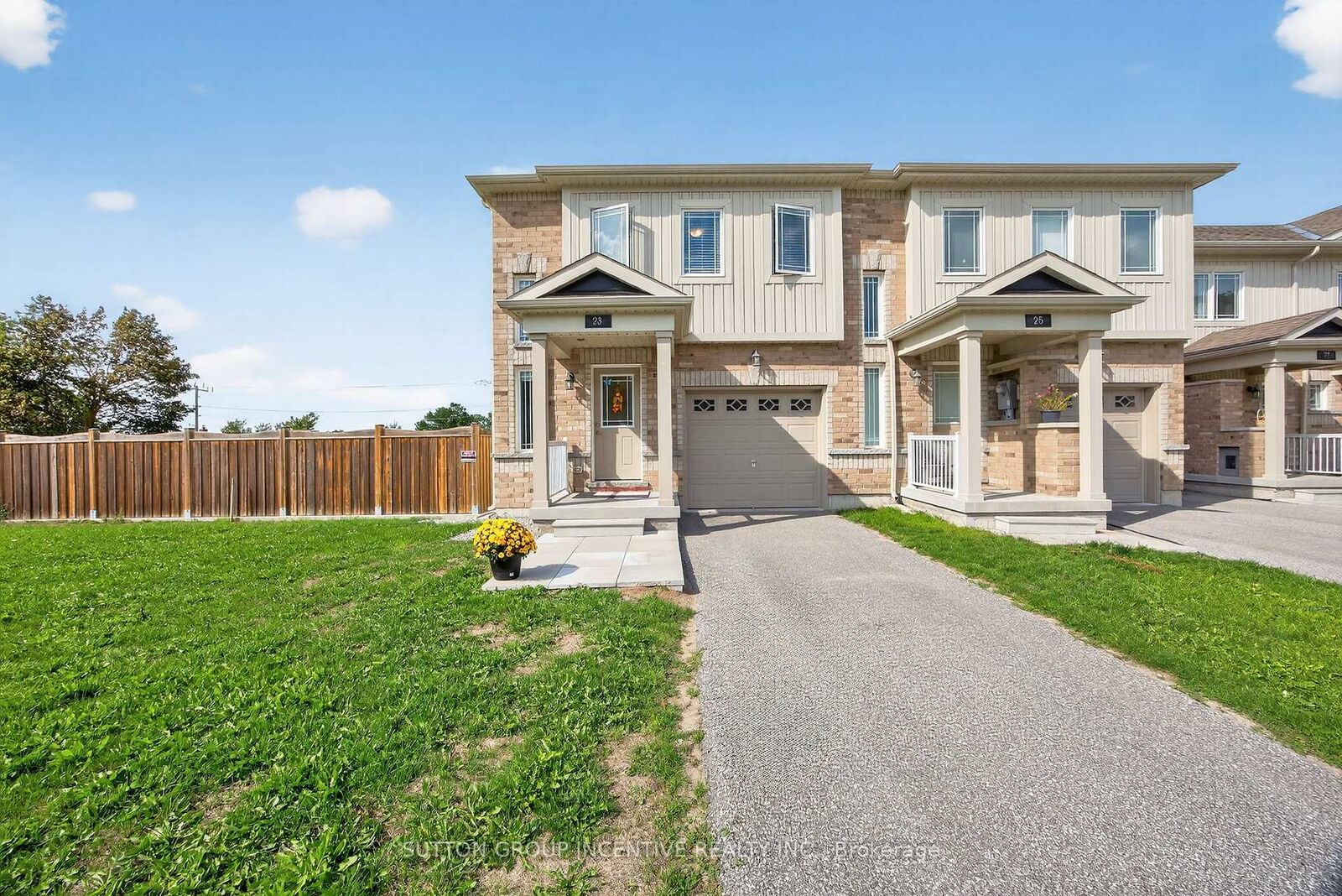 Property Photo:  23 Frank'S Way  ON L4N 3J1 