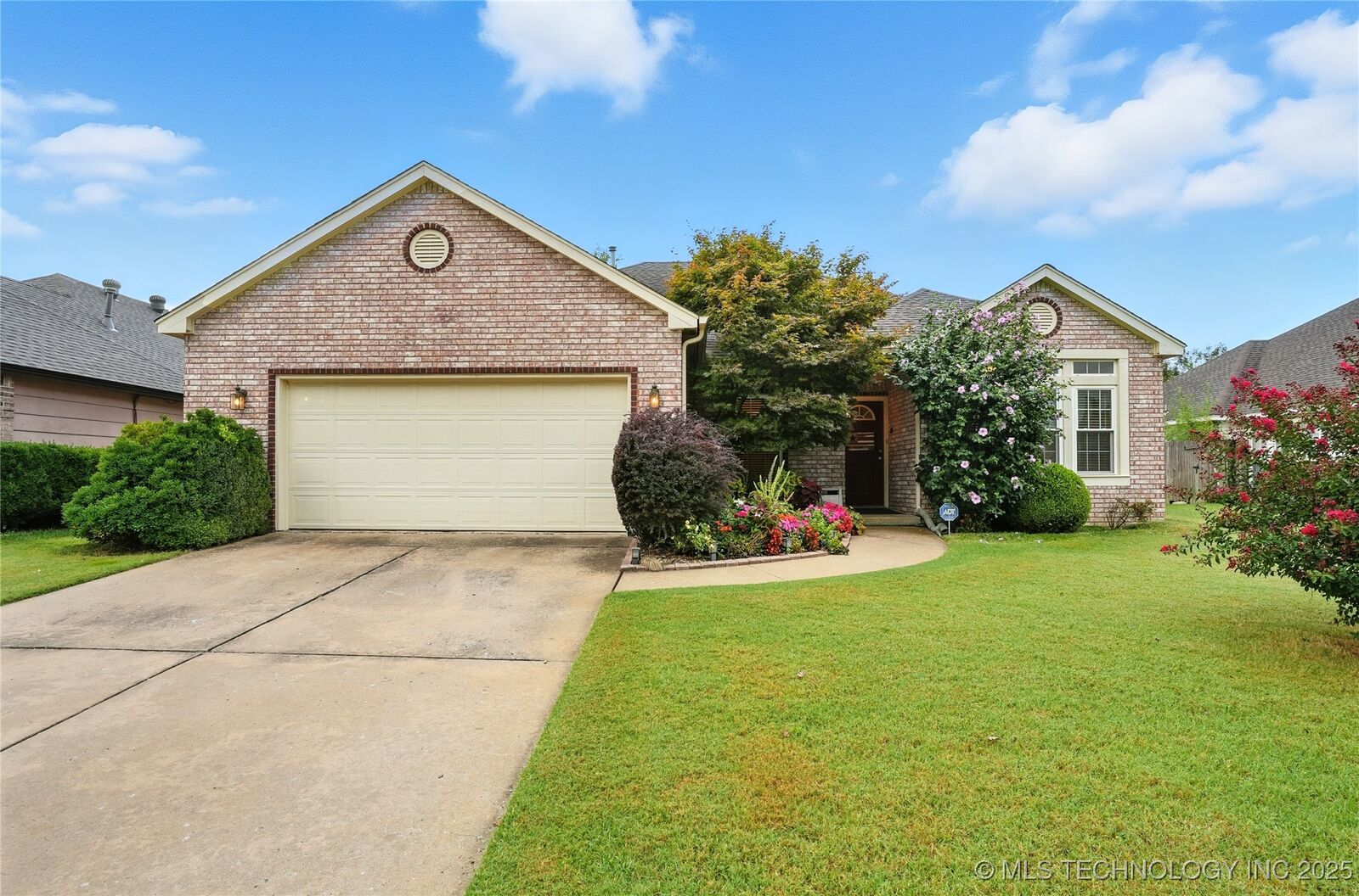 Property Photo: 19802 E 38th Street S OK 74014