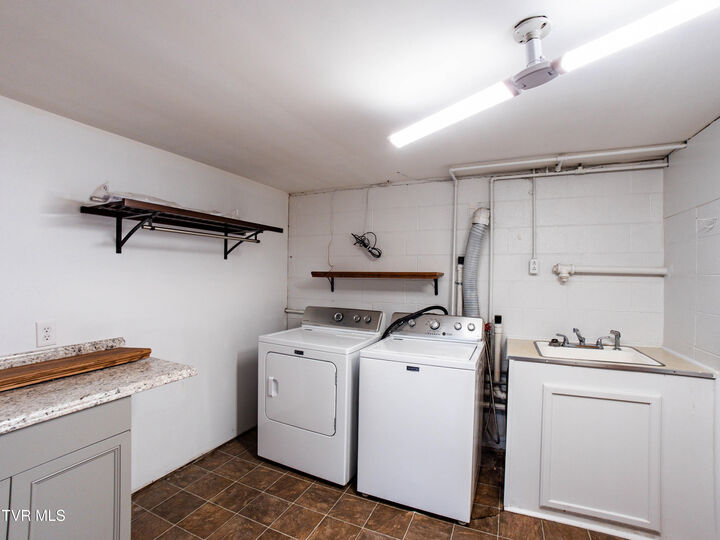 135 Circle Drive  Surgoinsville TN 37873 photo