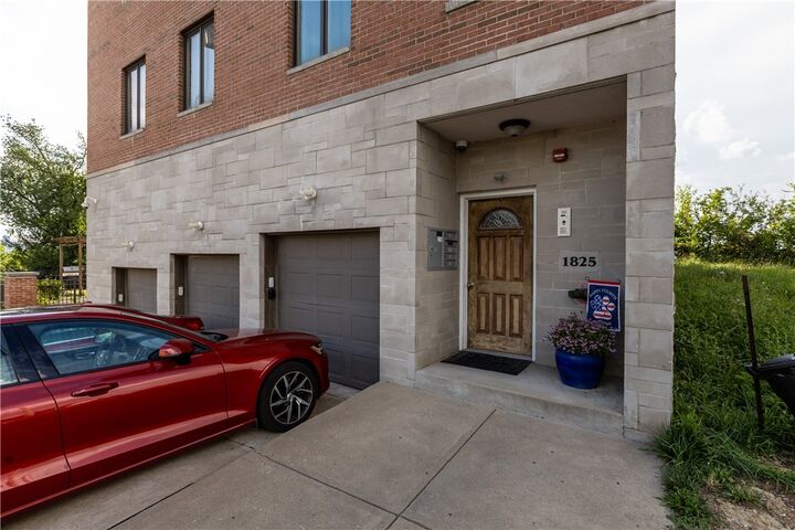 Property Photo:  1825 Arcena Str. 3  PA 15219 