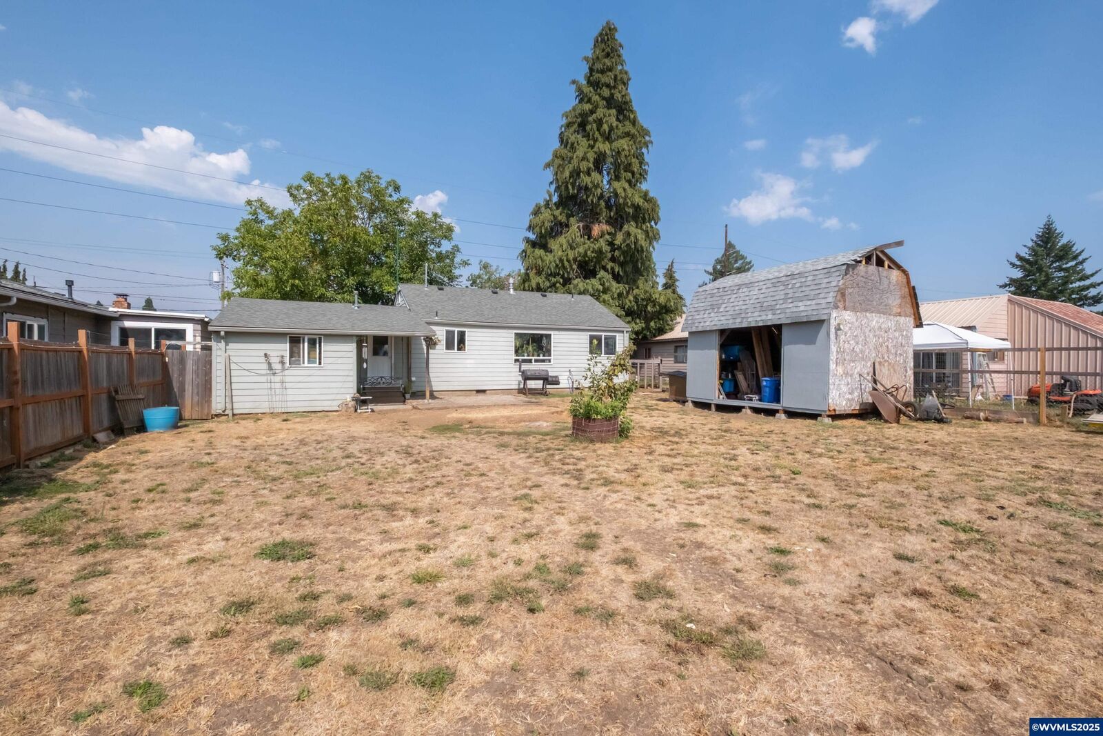 Property Photo: 850 W Oak St OR 97355