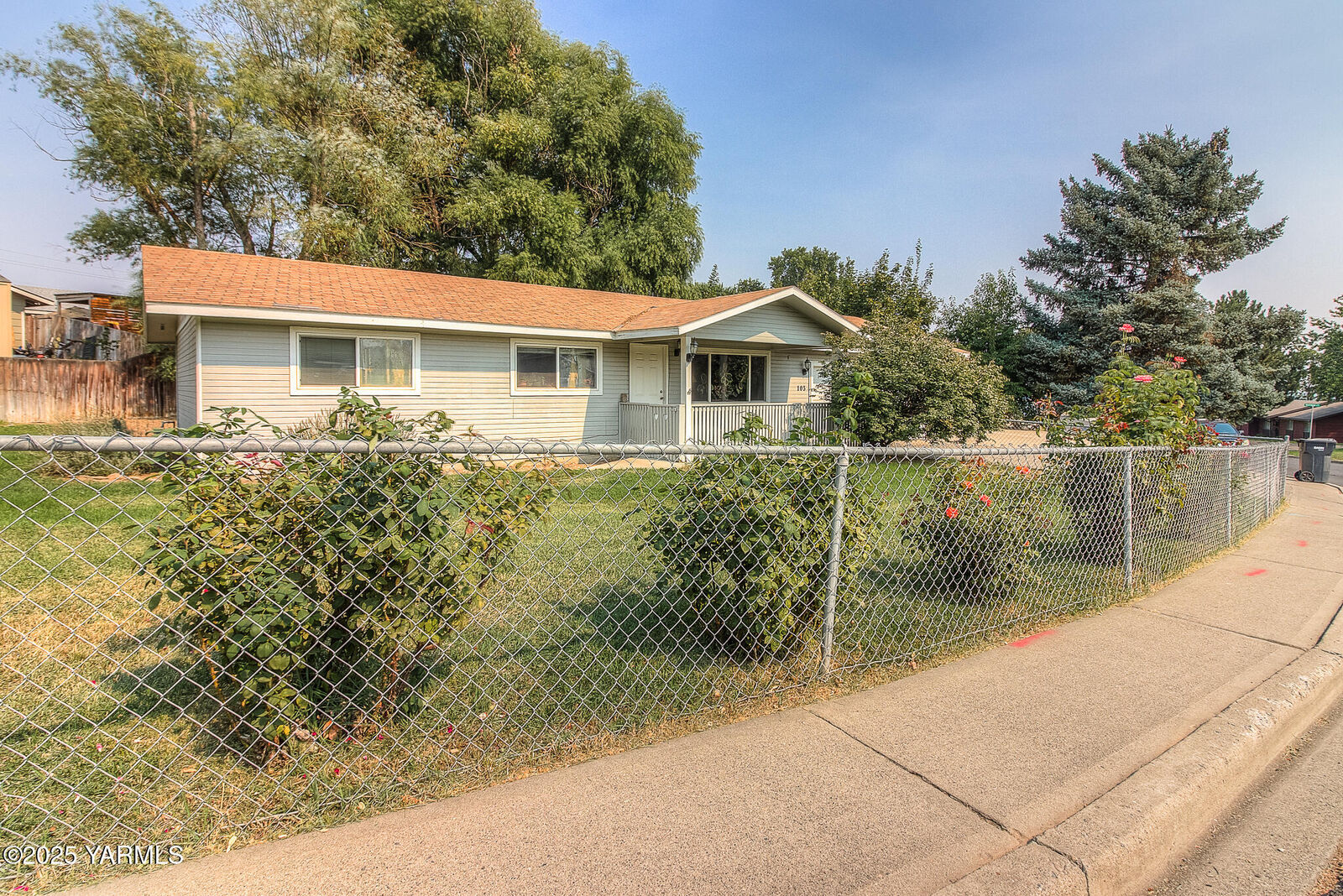 Property Photo:  103 Palmer Dr  WA 98942 