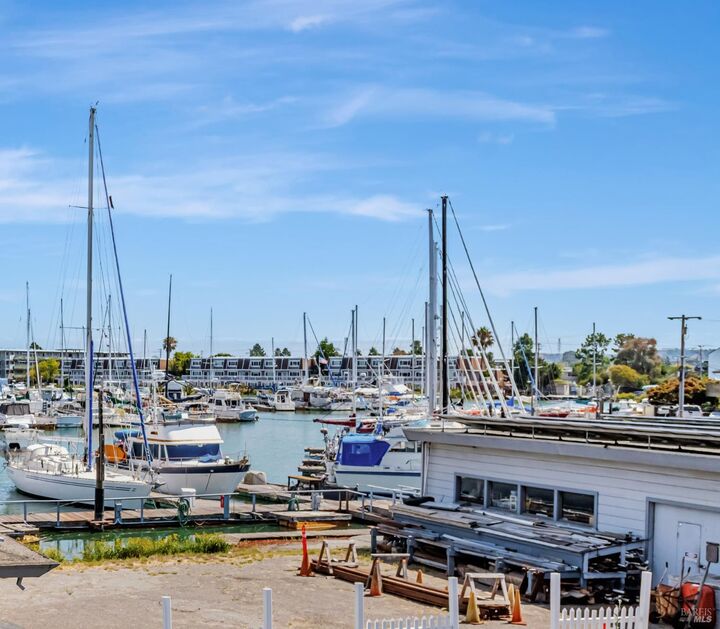 Property Photo:  4 Point San Pedro Road 4  CA 94901 