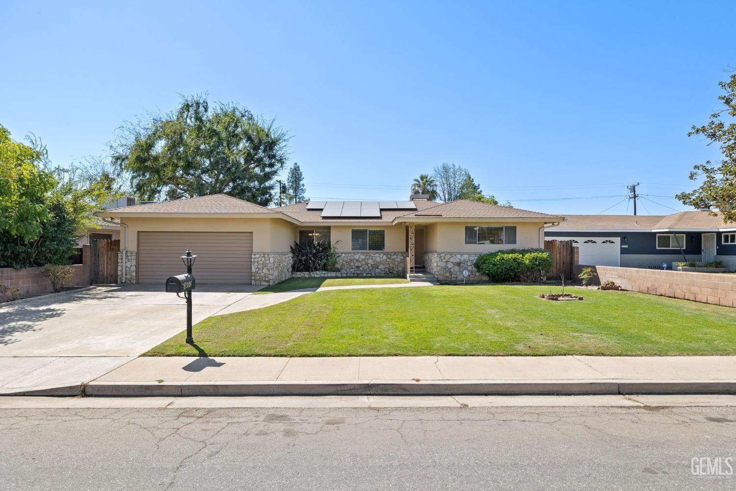 Property Photo: 3000 Vassar Street CA 93306