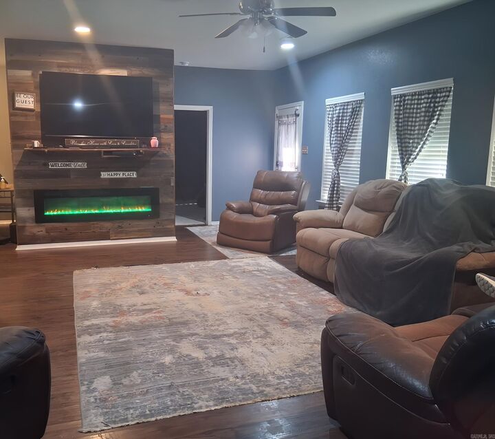 Property Photo: 17015 Crooked Oaks Dr AR 72120