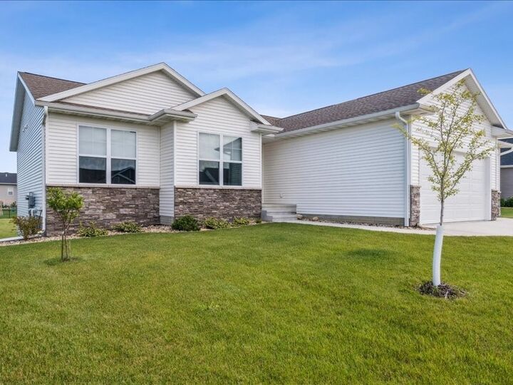 Property Photo: 1326 Echo Ridge Lane IA 52302