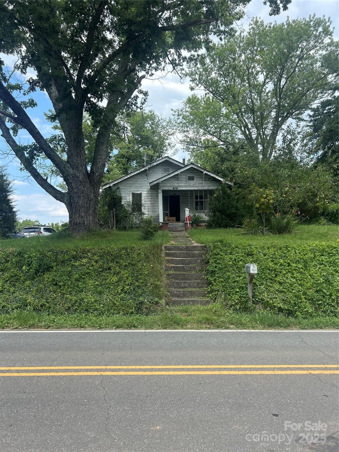 Property Photo:  566 Ridge Road  NC 28752 