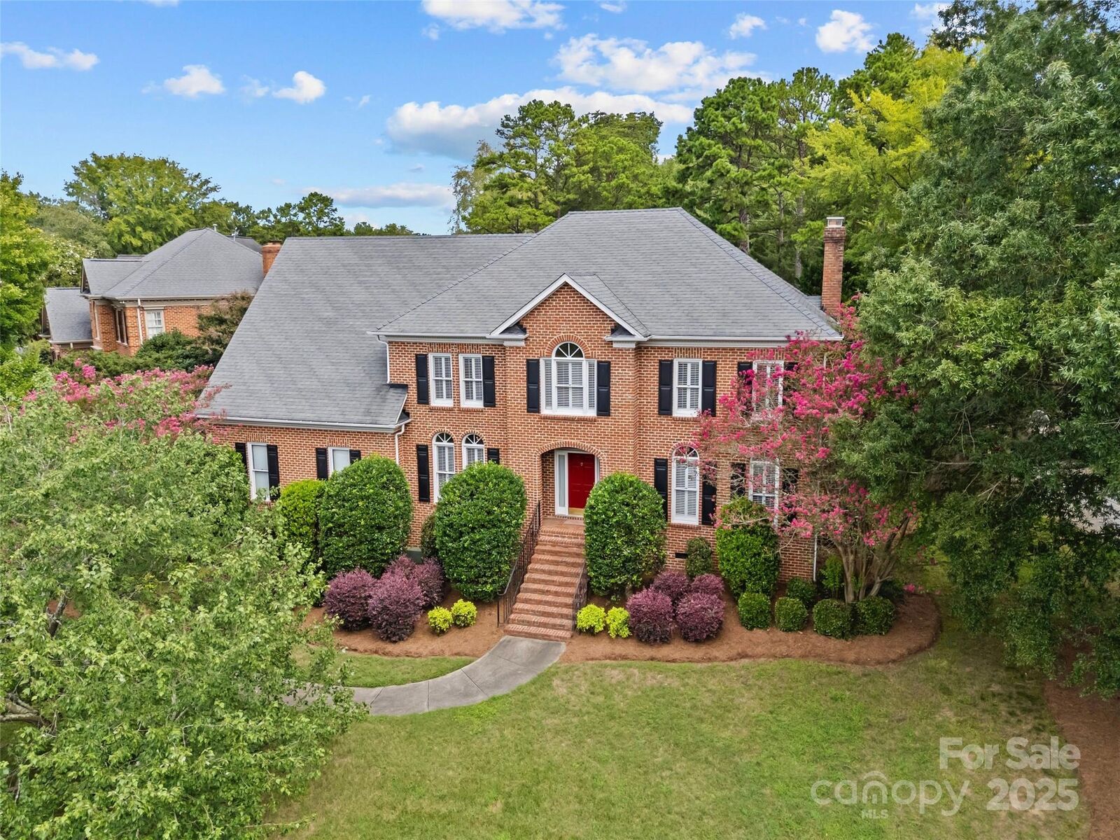 Property Photo: 9228 Tresanton Drive NC 28210