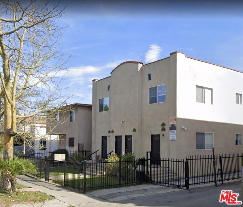 Property Photo:  1816 1/2 S La Brea Ave  CA 90019 