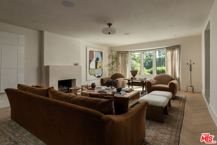 Property Photo:  1364 Londonderry Pl  CA 90069 