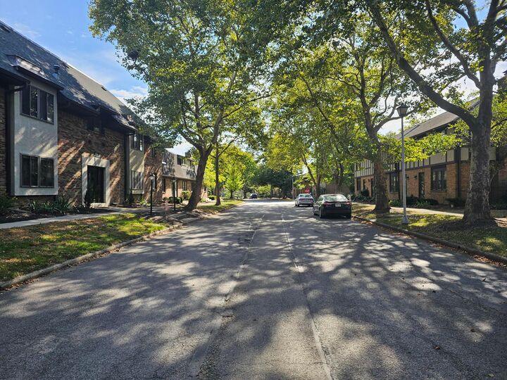 Property Photo:  652 Olde Towne Avenue  OH 43214 