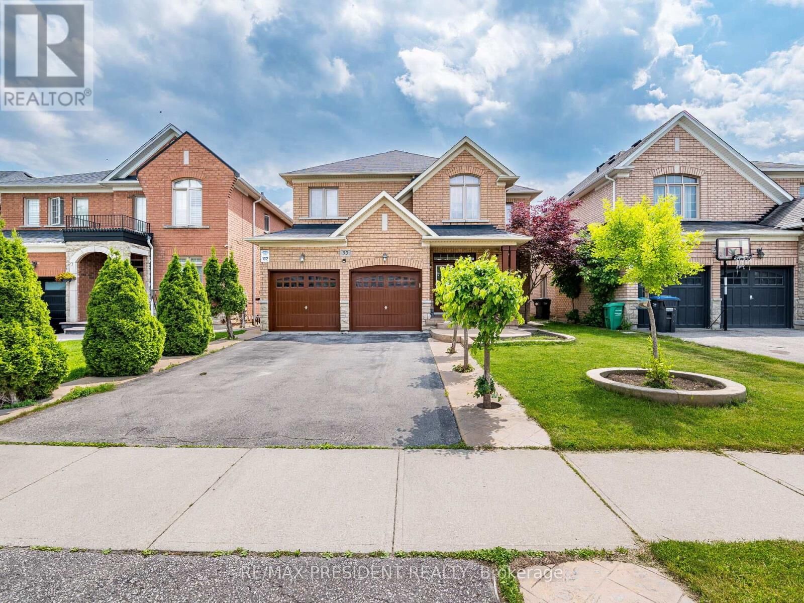 Property Photo: 33 Belleville Drive ON L6P 1V8