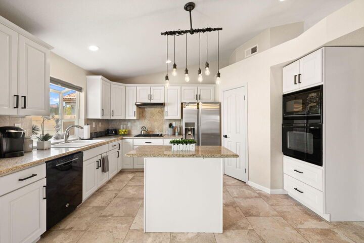 Property Photo:  42639 Devonshire Street  CA 92211 