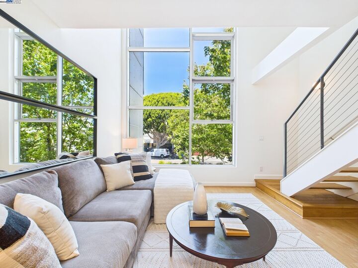 Property Photo: 485 W Macarthur Blvd 201 CA 94609