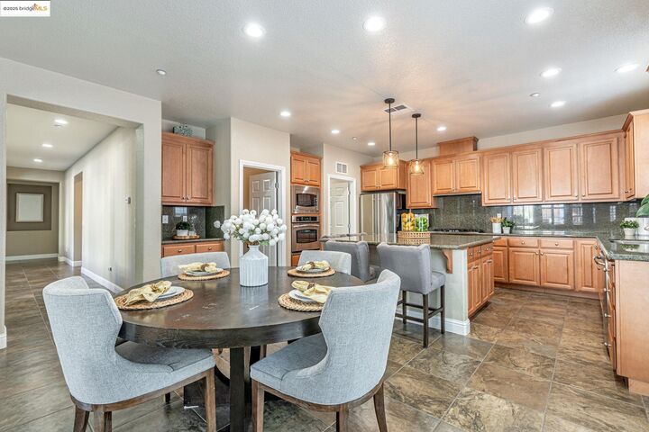 Property Photo:  43 Sorrel Ct  CA 94561 
