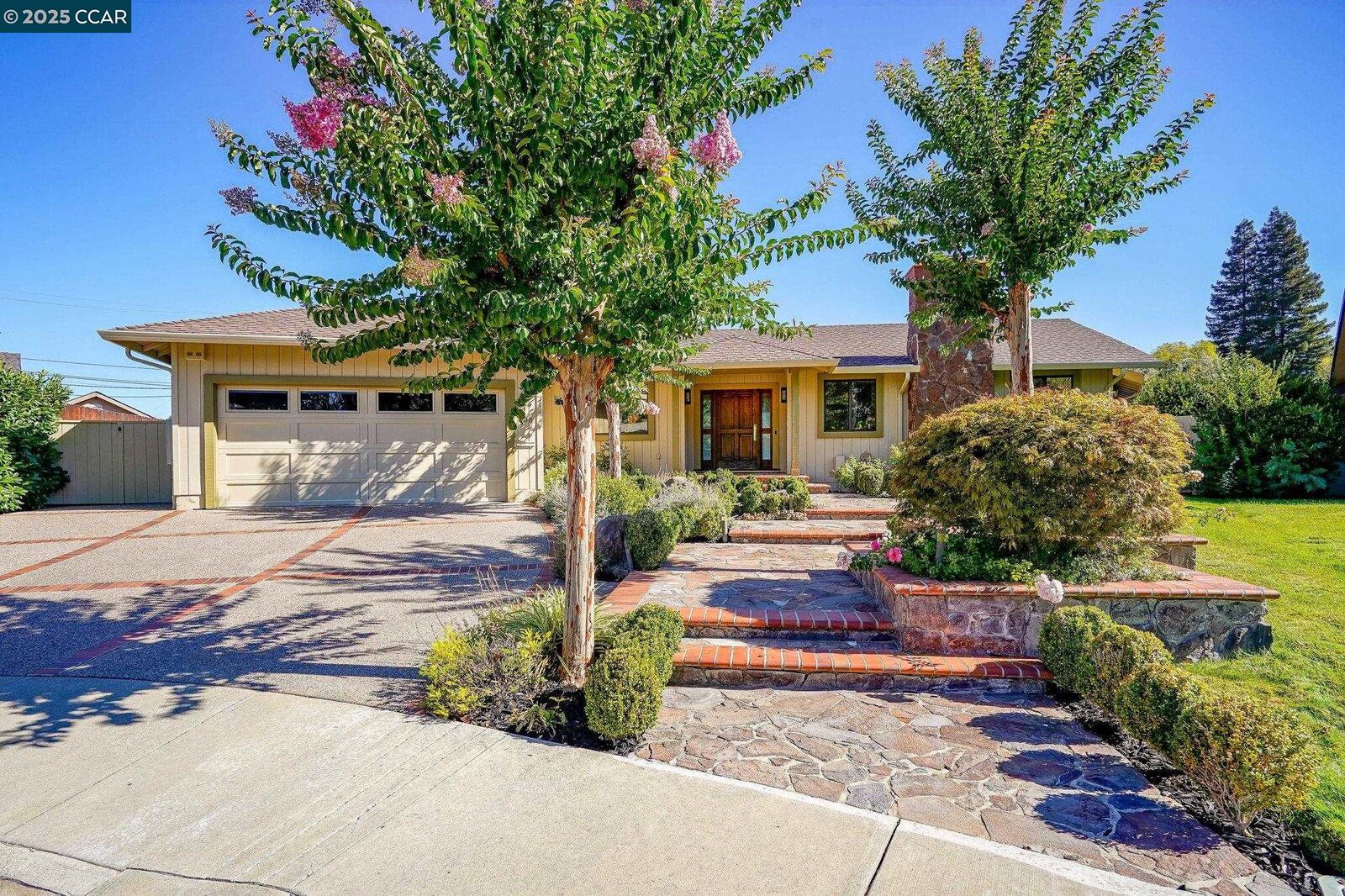 Property Photo: 738 Mandarin Ln CA 94598