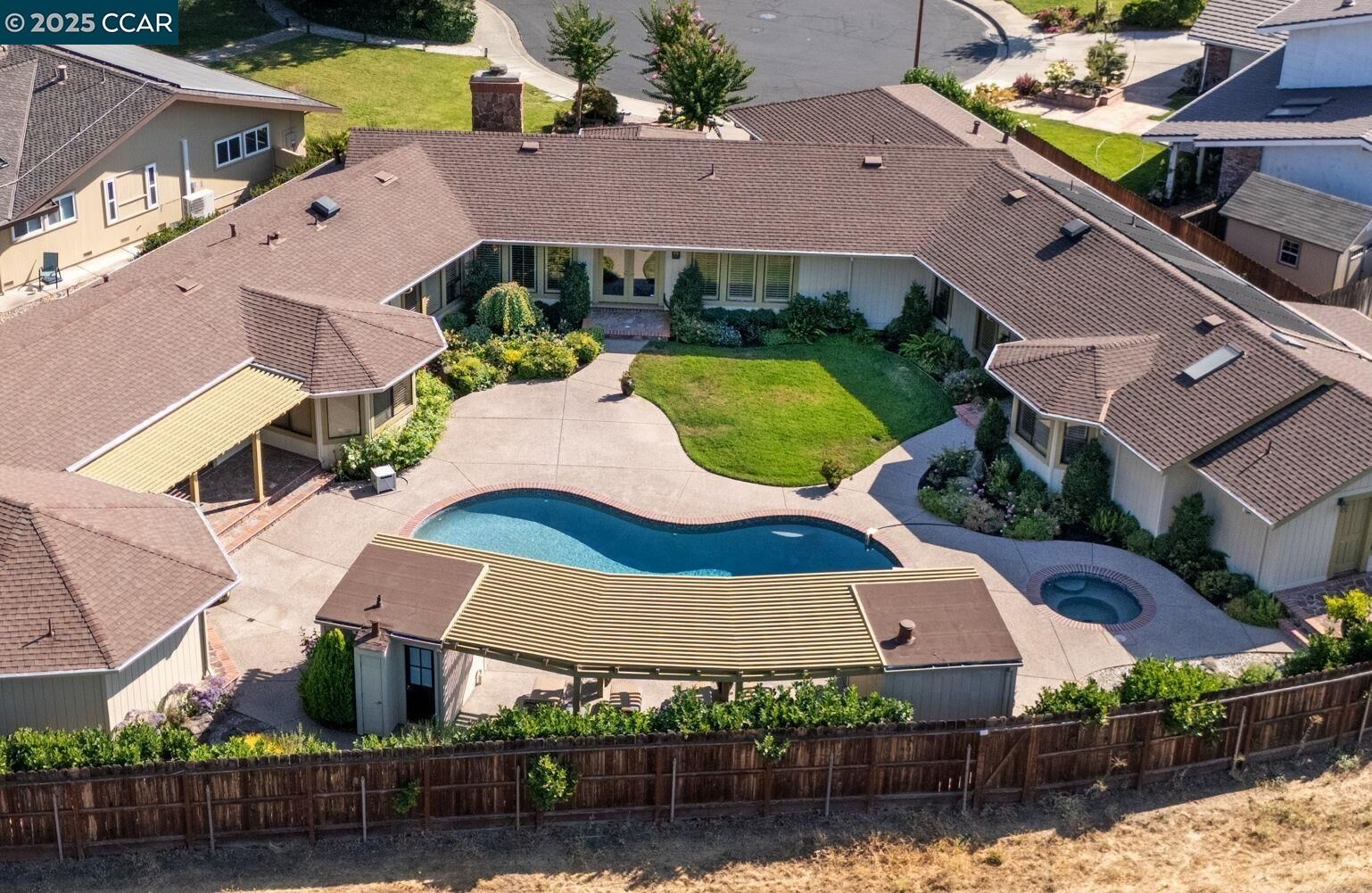 Property Photo: 738 Mandarin Ln CA 94598