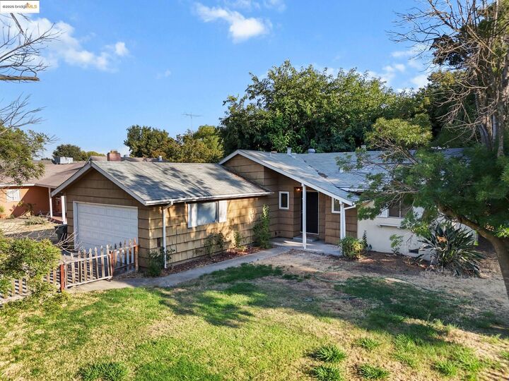 Property Photo:  2100 Monifieth Way  CA 95822 