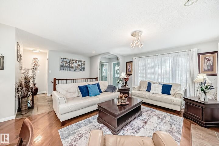 Property Photo: 4 Glendale Crescent AB T7Z 1A8