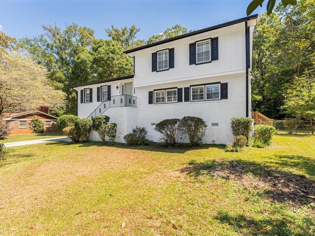 Property Photo: 10134 Carlton Trail NW GA 30014