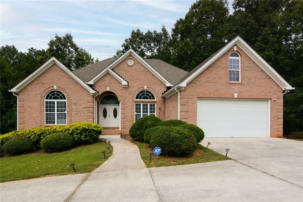 Property Photo: 560 Clearbrook Drive GA 30016