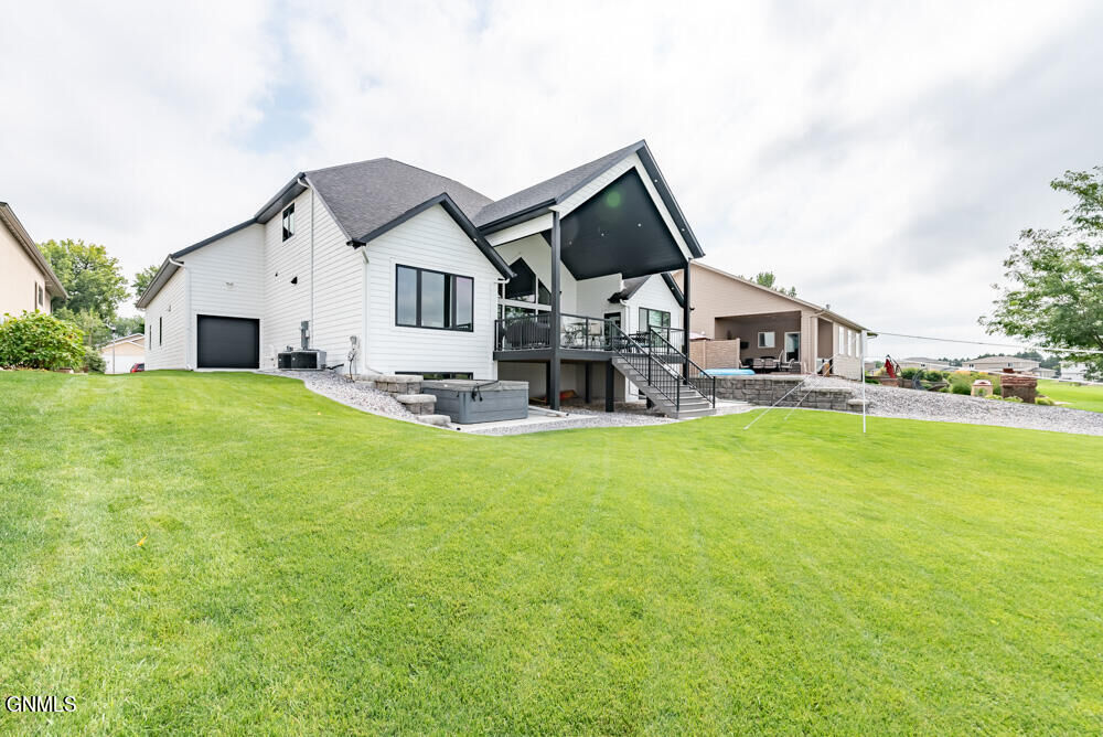 Property Photo:  3305 Bay Shore Bend SE  ND 58554 