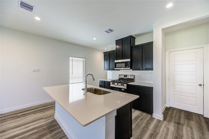Property Photo:  2907 Crown Gate Drive  TX 77047 