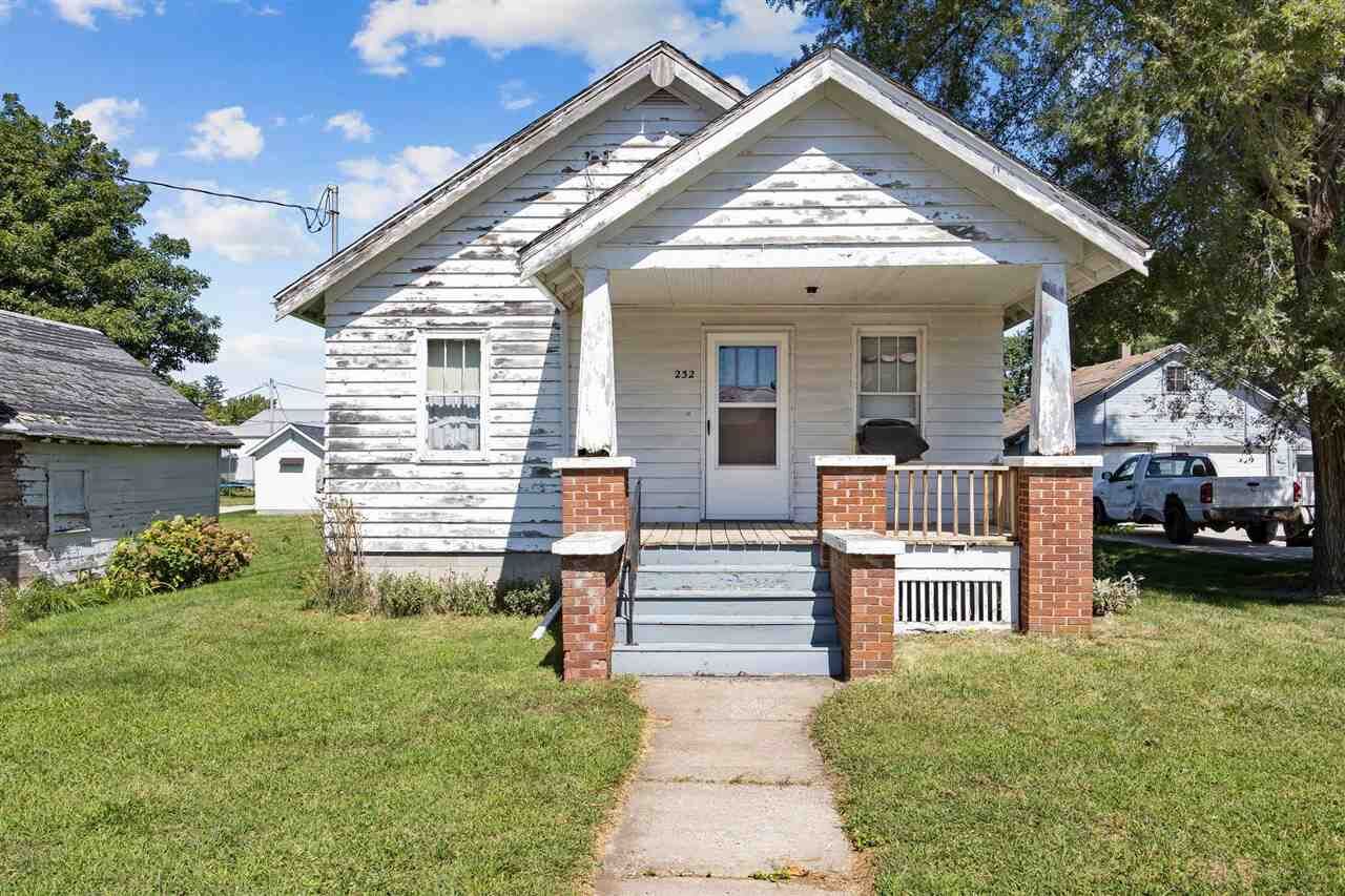 Property Photo: 232 E 3rd St IA 52333