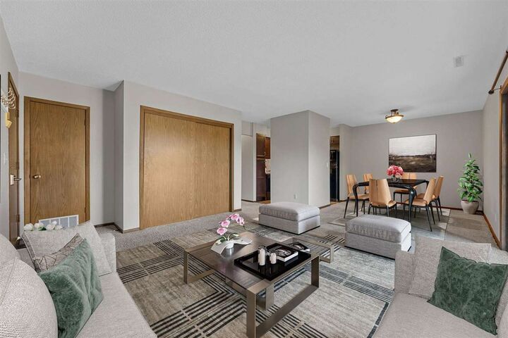 Property Photo:  1015 Woodland Heights Ct SE 12  IA 52403 