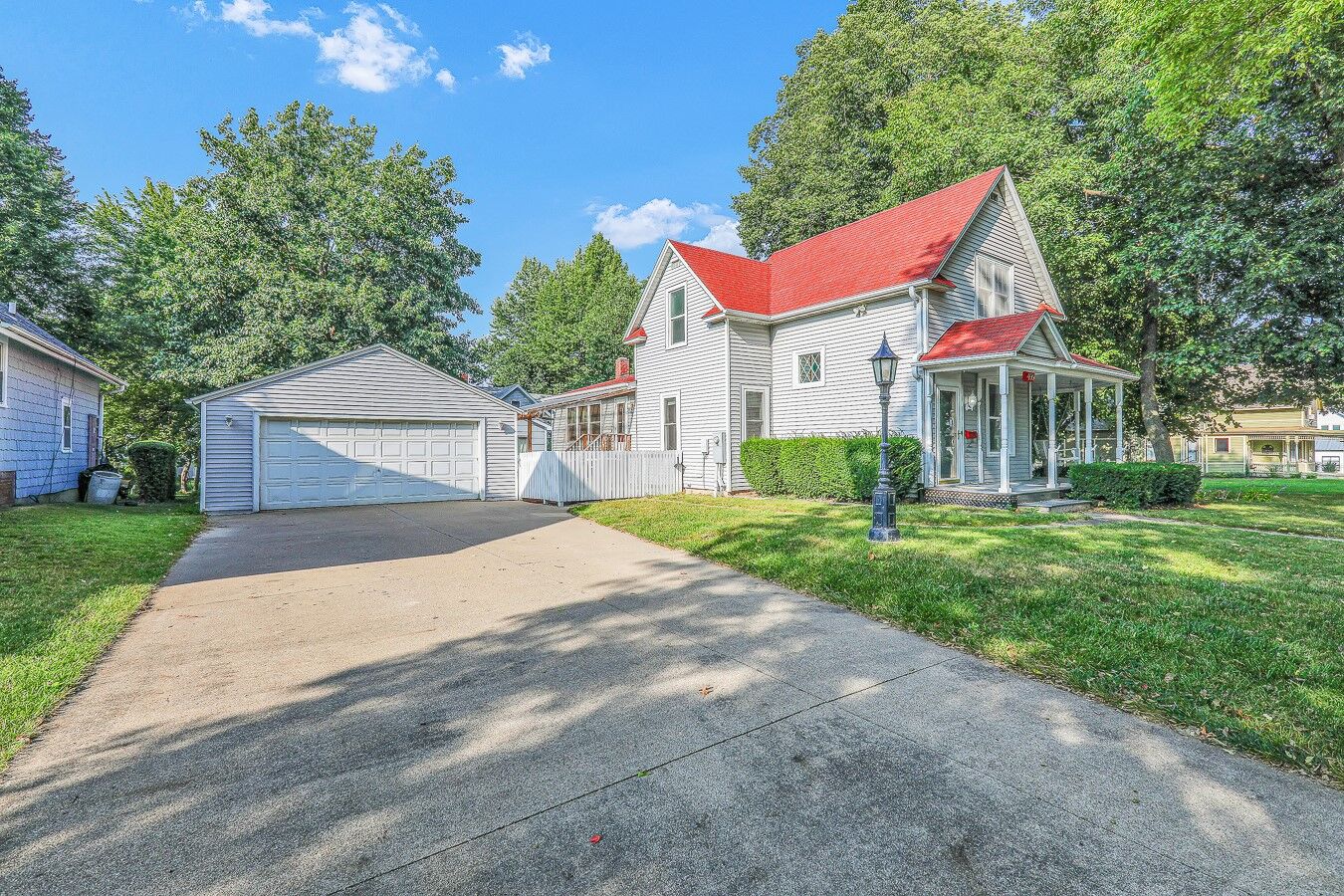 Property Photo:  400 Washington Street  IA 50219