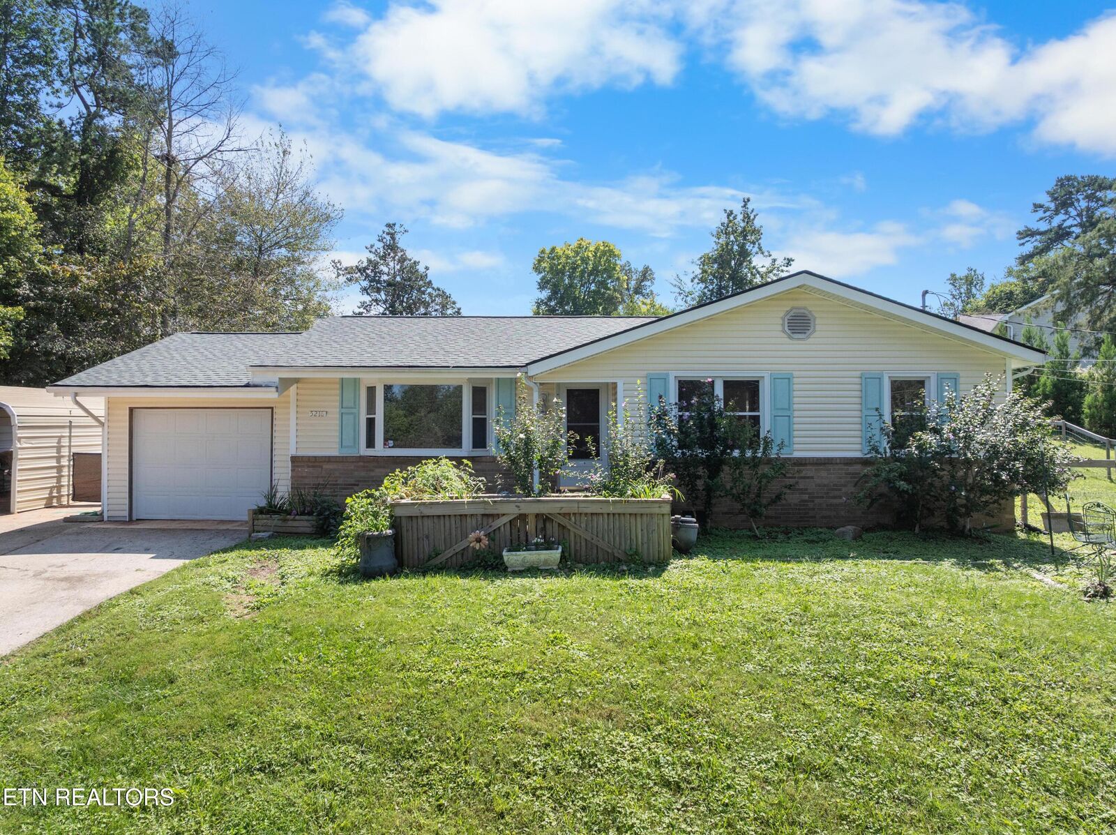 Property Photo: 5216 Northside Drive TN 37912