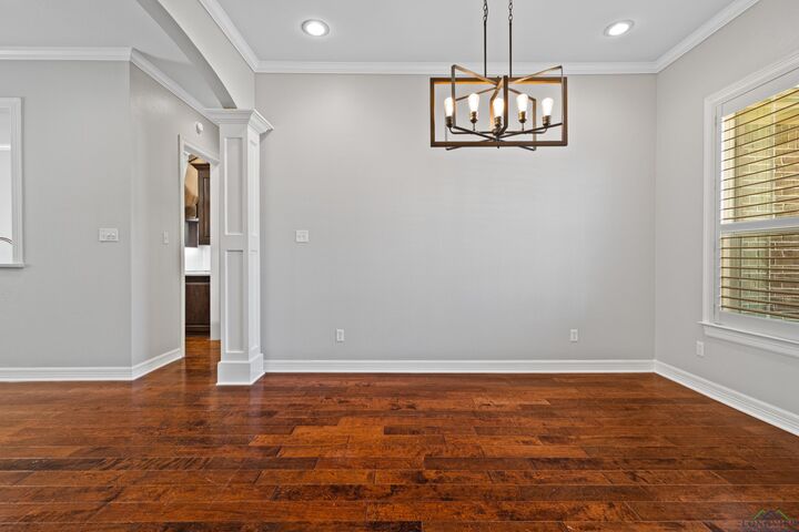 Property Photo:  1902 Oak Knoll  TX 75605 