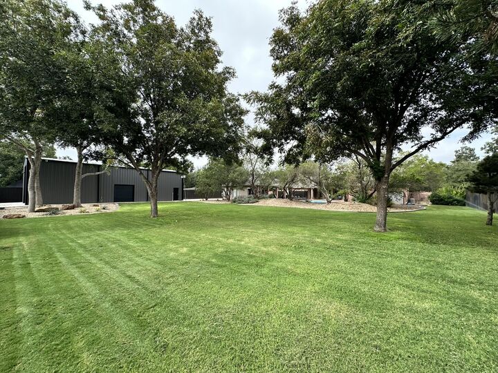 Property Photo: 6807 Rochester Avenue TX 79424