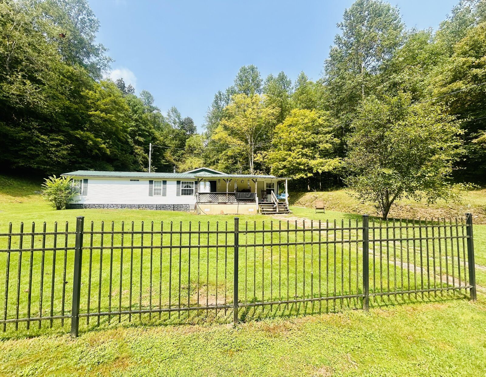 Property Photo: 2668 Upper Teges Road KY 40962