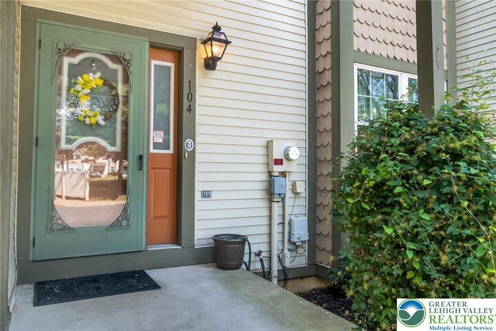 Property Photo:  104 Franklin Court  PA 18020 