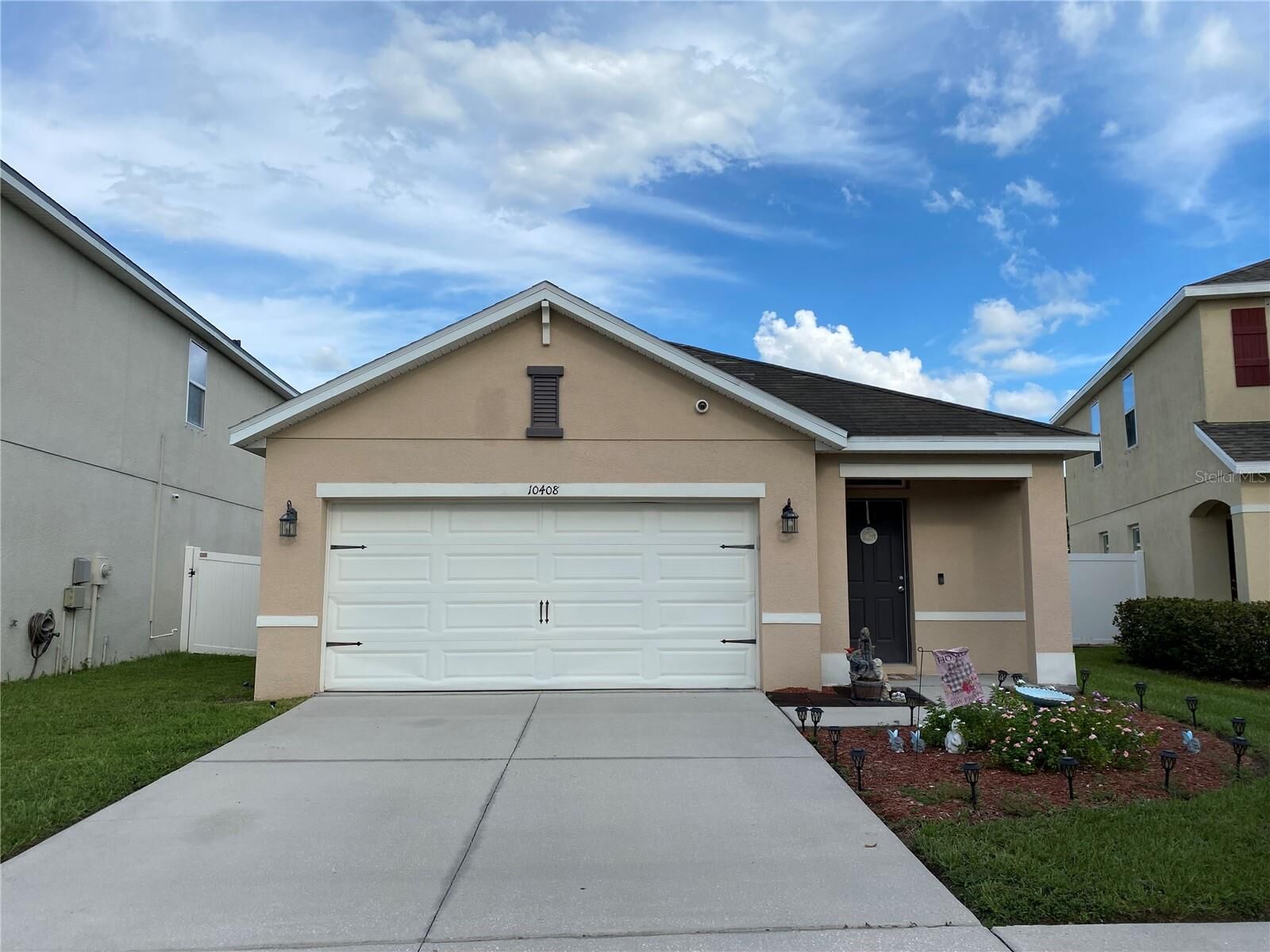 Property Photo: 10408 Whispering Hammock Drive FL 33578