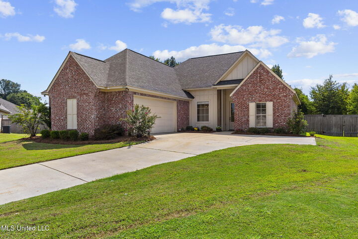 Property Photo: 105 Leah Cove MS 39046