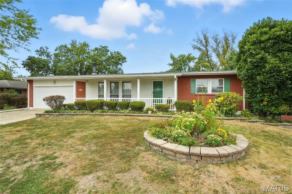 Property Photo: 9241 Queenston Drive MO 63126