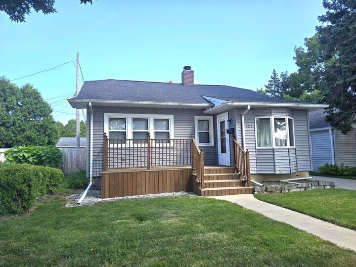 2017 Arthur Ave  Racine WI 53405 photo
